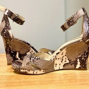Nine West Snakeskin Wedge Sandal - sz 6.5